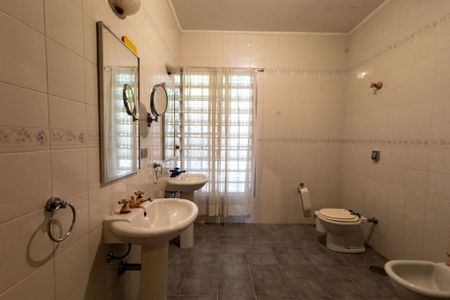 Casa para alugar com 380m², 3 quartos e 5 vagas Casa para alugar com 380m², 3 quartos e 5 vagasBanheiro Social