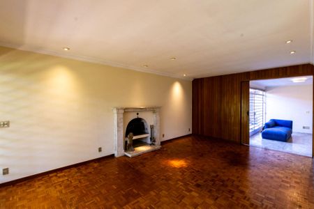 Casa para alugar com 380m², 3 quartos e 5 vagas Casa para alugar com 380m², 3 quartos e 5 vagasSala