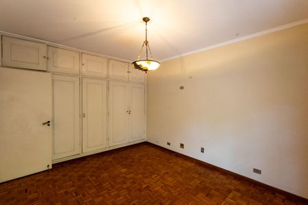 Casa para alugar com 380m², 3 quartos e 5 vagas Casa para alugar com 380m², 3 quartos e 5 vagasQuarto 2