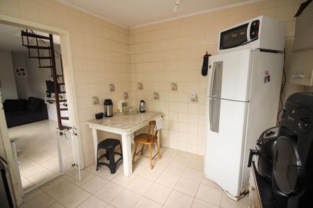 Casa à venda com 300m², 4 quartos e 2 vagas Casa à venda com 300m², 4 quartos e 2 vagasCozinha 1