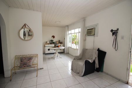 Casa à venda com 300m², 4 quartos e 2 vagas Casa à venda com 300m², 4 quartos e 2 vagasSala 1