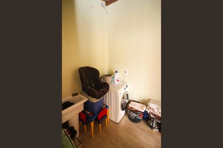 Casa à venda com 300m², 4 quartos e 2 vagas Casa à venda com 300m², 4 quartos e 2 vagasÁrea de Serviço 1