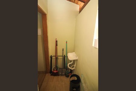 Casa à venda com 300m², 4 quartos e 2 vagas Casa à venda com 300m², 4 quartos e 2 vagasLavabo 2