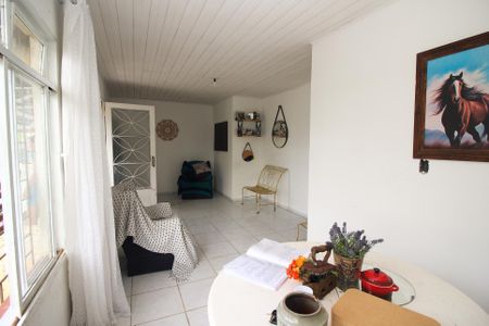 Casa à venda com 300m², 4 quartos e 2 vagas Casa à venda com 300m², 4 quartos e 2 vagasSala 1