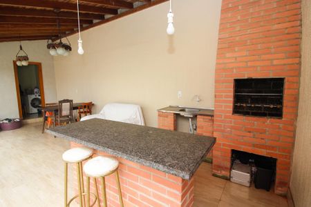 Casa à venda com 300m², 4 quartos e 2 vagas Casa à venda com 300m², 4 quartos e 2 vagasVaranda gourmet