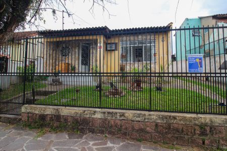 Casa à venda com 300m², 4 quartos e 2 vagas Casa à venda com 300m², 4 quartos e 2 vagasFachada