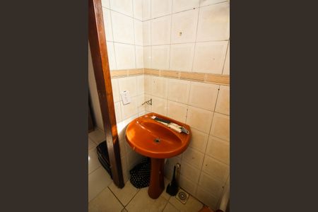 Casa à venda com 300m², 4 quartos e 2 vagas Casa à venda com 300m², 4 quartos e 2 vagasLavabo 1