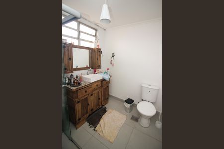 Casa à venda com 300m², 4 quartos e 2 vagas Casa à venda com 300m², 4 quartos e 2 vagasBanheiro 1