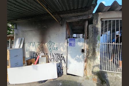 Casa à venda com 305m², 3 quartos e 2 vagas Casa à venda com 305m², 3 quartos e 2 vagasFachada