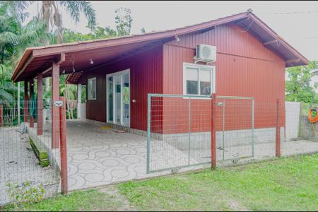 Casa para alugar com 90m², 2 quartos e 2 vagas Casa para alugar com 90m², 2 quartos e 2 vagasFachada