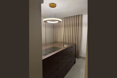 Apartamento à venda com 123m², 2 quartos e 2 vagas Apartamento à venda com 123m², 2 quartos e 2 vagasCloset da suíte