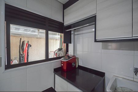 Apartamento à venda com 190m², 3 quartos e 3 vagas Apartamento à venda com 190m², 3 quartos e 3 vagasÁrea de Serviço