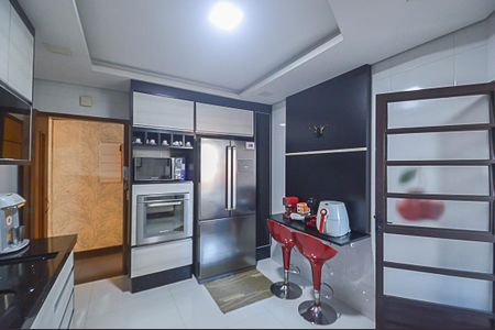 Apartamento à venda com 190m², 3 quartos e 3 vagas Apartamento à venda com 190m², 3 quartos e 3 vagasCozinha