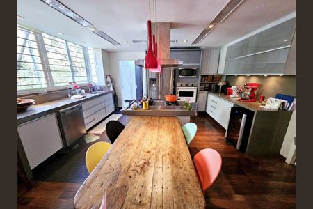 Casa à venda com 444m², 4 quartos e 2 vagas