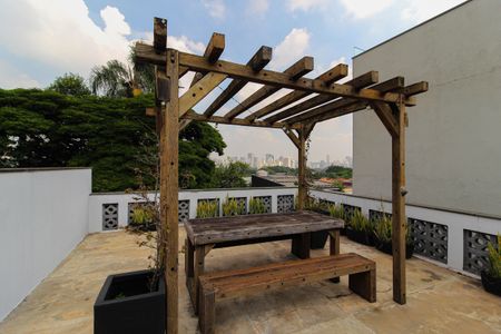 Casa à venda com 500m², 5 quartos e 2 vagas Casa à venda com 500m², 5 quartos e 2 vagasTerraço