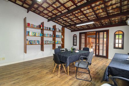 Casa à venda com 500m², 5 quartos e 2 vagas Casa à venda com 500m², 5 quartos e 2 vagasÁrea comum Salão de Festas