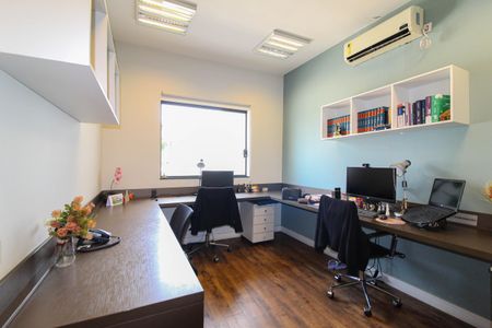 Casa à venda com 500m², 5 quartos e 2 vagas Casa à venda com 500m², 5 quartos e 2 vagasQuarto 4