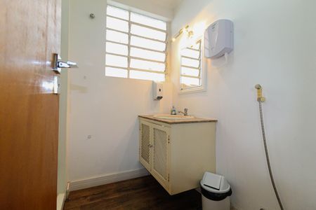 Casa à venda com 500m², 5 quartos e 2 vagas Casa à venda com 500m², 5 quartos e 2 vagasBanheiro 1