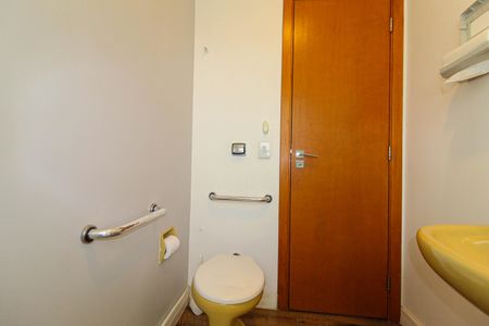 Casa à venda com 500m², 5 quartos e 2 vagas Casa à venda com 500m², 5 quartos e 2 vagasBanheiro 4