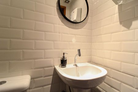 Casa à venda com 500m², 5 quartos e 2 vagas Casa à venda com 500m², 5 quartos e 2 vagasLavabo 1