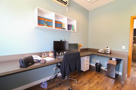 Casa à venda com 500m², 5 quartos e 2 vagas Casa à venda com 500m², 5 quartos e 2 vagasQuarto 4