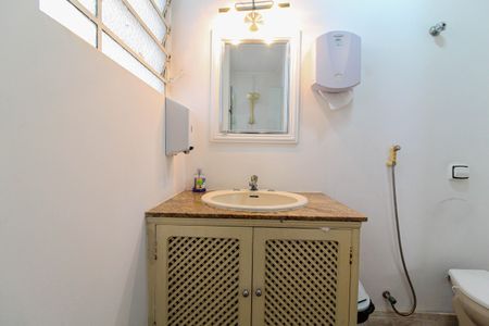 Casa à venda com 500m², 5 quartos e 2 vagas Casa à venda com 500m², 5 quartos e 2 vagasBanheiro 1