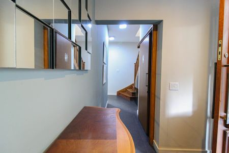 Casa à venda com 500m², 5 quartos e 2 vagas Casa à venda com 500m², 5 quartos e 2 vagasCorredor