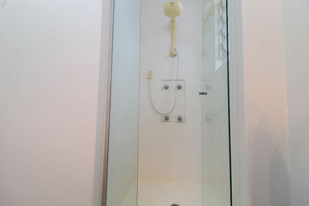 Casa à venda com 500m², 5 quartos e 2 vagas Casa à venda com 500m², 5 quartos e 2 vagasBanheiro 1