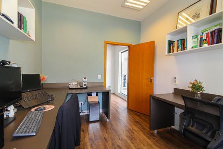 Casa à venda com 500m², 5 quartos e 2 vagas Casa à venda com 500m², 5 quartos e 2 vagasQuarto 4