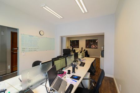 Casa à venda com 500m², 5 quartos e 2 vagas Casa à venda com 500m², 5 quartos e 2 vagasQuarto 5