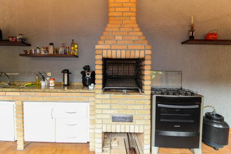 Casa à venda com 500m², 5 quartos e 2 vagas Casa à venda com 500m², 5 quartos e 2 vagasÁrea comum - Churrasqueira