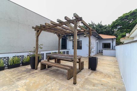 Casa à venda com 500m², 5 quartos e 2 vagas Casa à venda com 500m², 5 quartos e 2 vagasTerraço