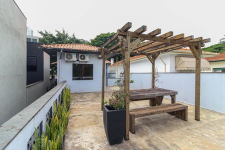 Casa à venda com 500m², 5 quartos e 2 vagas Casa à venda com 500m², 5 quartos e 2 vagasTerraço