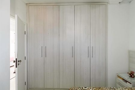 Apartamento à venda com 175m², 4 quartos e 2 vagas Apartamento à venda com 175m², 4 quartos e 2 vagasSuíte