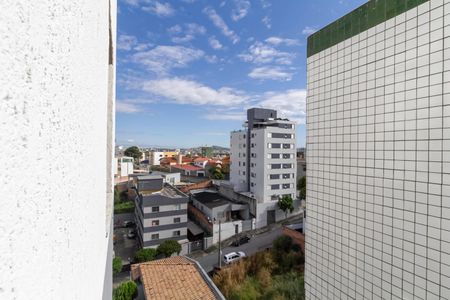 Apartamento à venda com 175m², 4 quartos e 2 vagas Apartamento à venda com 175m², 4 quartos e 2 vagasQuarto 1 - Vista