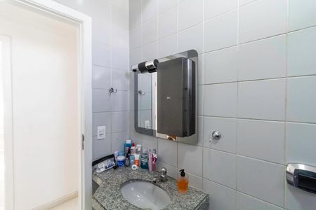 Apartamento à venda com 175m², 4 quartos e 2 vagas Apartamento à venda com 175m², 4 quartos e 2 vagasBanheiro social 1