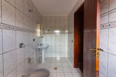 Casa à venda com 184m², 3 quartos e 2 vagas Casa à venda com 184m², 3 quartos e 2 vagasBanheiro Suíte 2