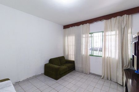 Casa à venda com 100m², 3 quartos e 4 vagas Casa à venda com 100m², 3 quartos e 4 vagasSala