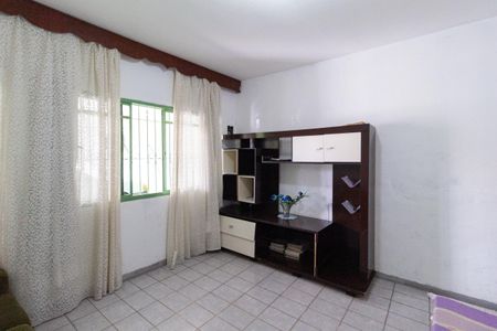 Casa à venda com 100m², 3 quartos e 4 vagas Casa à venda com 100m², 3 quartos e 4 vagasSala