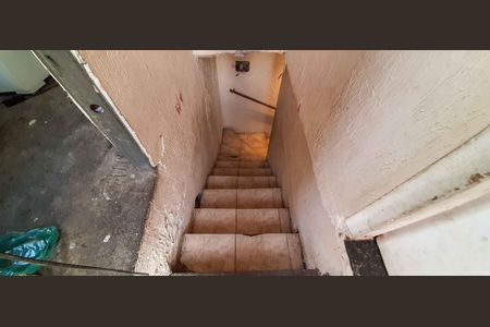 Casa à venda com 54m², 2 quartos e sem vaga Casa à venda com 54m², 2 quartos e sem vagaEscada