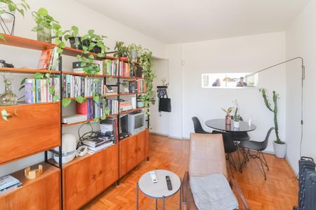 Apartamento à venda com 60m², 1 quarto e 1 vaga Apartamento à venda com 60m², 1 quarto e 1 vagaSala