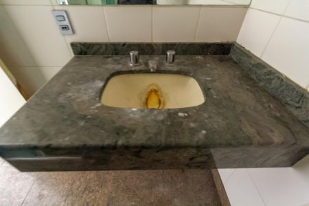 Apartamento para alugar com 373m², 3 quartos e 4 vagas Apartamento para alugar com 373m², 3 quartos e 4 vagasBanheiro da Suíte 1