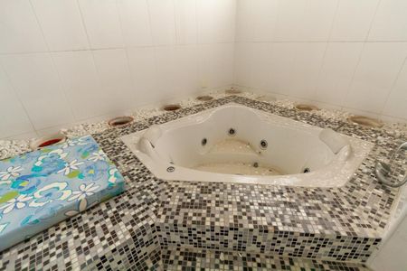 Apartamento para alugar com 373m², 3 quartos e 4 vagas Apartamento para alugar com 373m², 3 quartos e 4 vagasBanheiro da Suíte 2