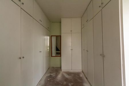 Apartamento para alugar com 373m², 3 quartos e 4 vagas Apartamento para alugar com 373m², 3 quartos e 4 vagasCloset da Suíte 2