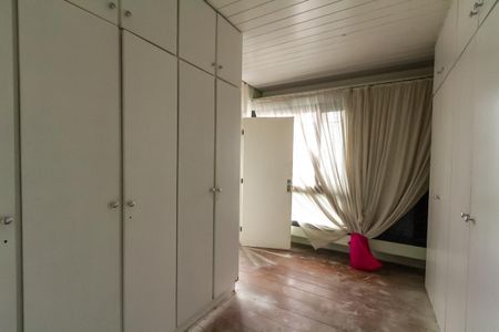 Apartamento para alugar com 373m², 3 quartos e 4 vagas Apartamento para alugar com 373m², 3 quartos e 4 vagasCloset da Suíte 2