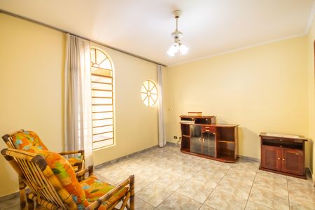 Casa à venda com 180m², 2 quartos e 3 vagas Casa à venda com 180m², 2 quartos e 3 vagasSala