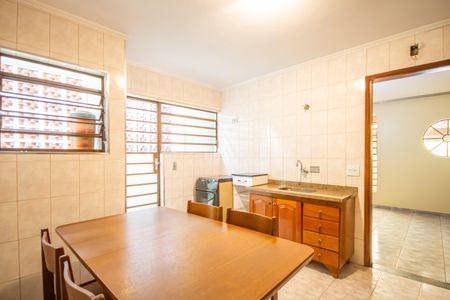 Casa à venda com 180m², 2 quartos e 3 vagas Casa à venda com 180m², 2 quartos e 3 vagasCozinha
