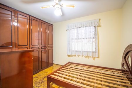 Casa à venda com 180m², 2 quartos e 3 vagas Casa à venda com 180m², 2 quartos e 3 vagasQuarto 2