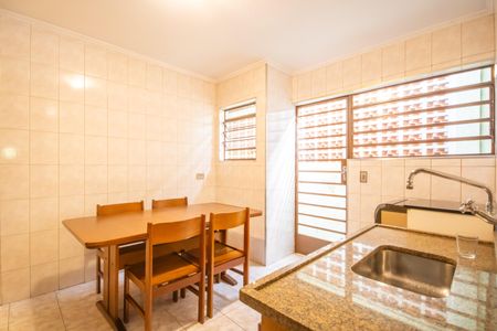 Casa à venda com 180m², 2 quartos e 3 vagas Casa à venda com 180m², 2 quartos e 3 vagasCozinha