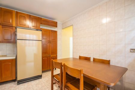 Casa à venda com 180m², 2 quartos e 3 vagas Casa à venda com 180m², 2 quartos e 3 vagasCozinha